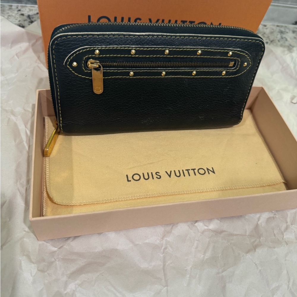 Louis Vuitton Suhali Zippy Wallet w/ box and dustbag